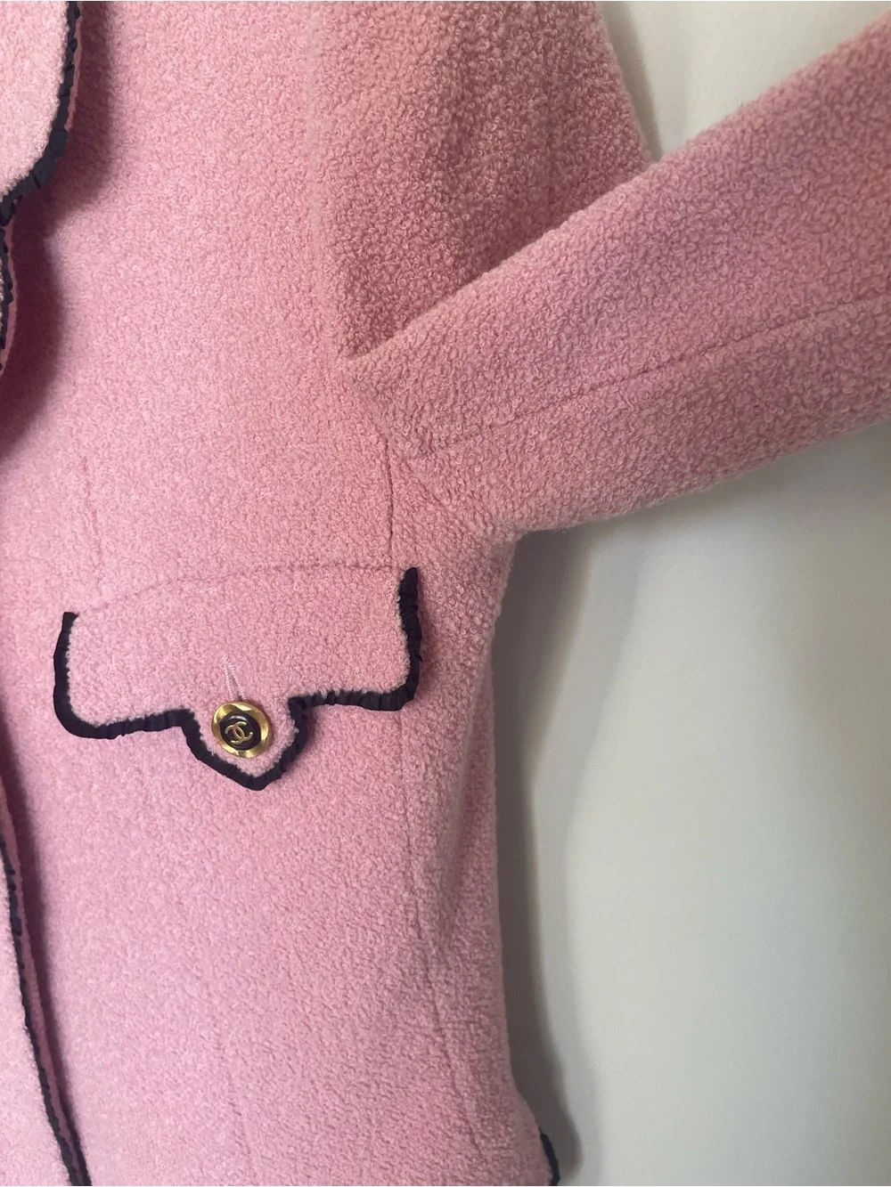 💋CHANEL Vintage Pink‎ Blazer with Black Trim 011
